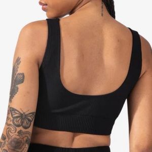 Black ribbed sports bra (M)